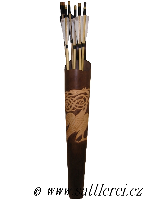 Archery quiver for slinging overhand